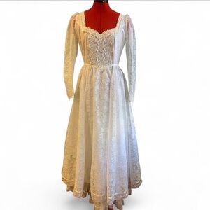 Gunne Sax Ivory Lace Long-Sleeve Wedding Gown Size 11